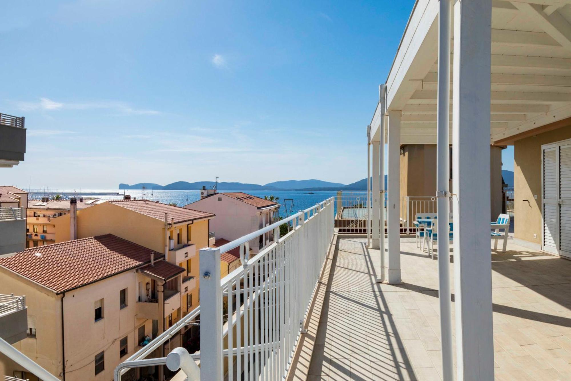 Lovealghero Stanze In Attico Vista Mare Luaran gambar