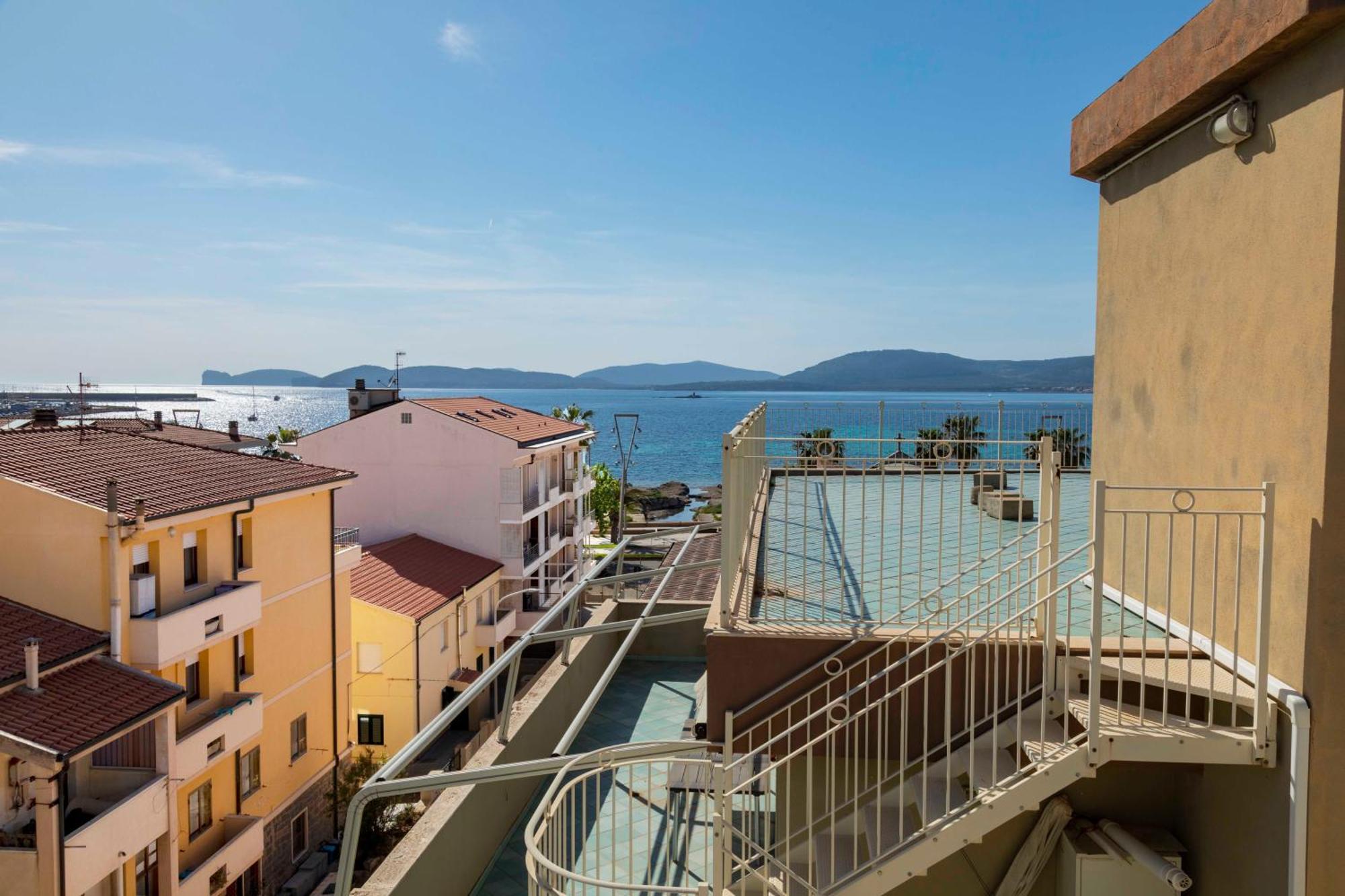Lovealghero Stanze In Attico Vista Mare Luaran gambar